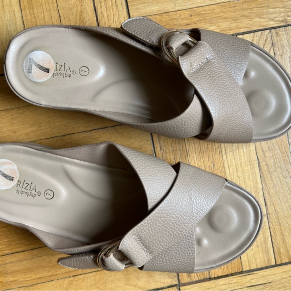 Women’s Strap Sandals - Picture 3 of 5